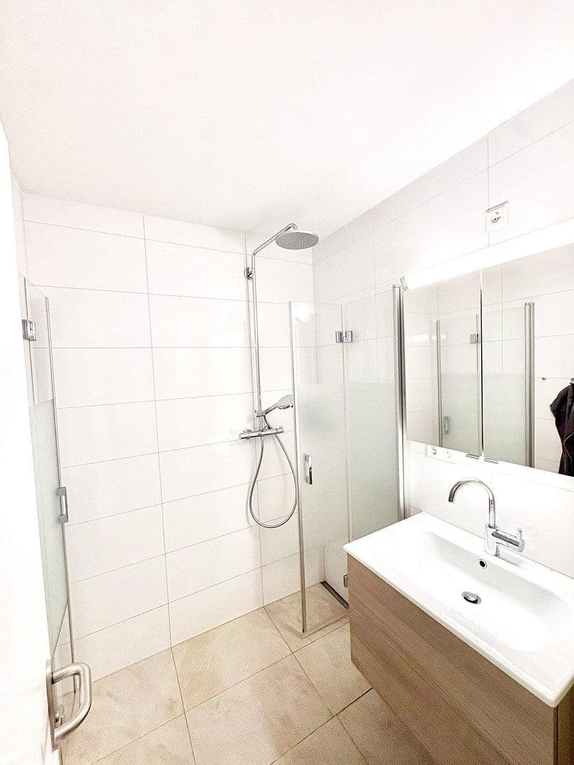Pronájem bytu 4+kk 93 m², Stuttgart, Bádensko-Württembersko Pronájem bytu 4+kk 93 m², Stuttgart, Bádensko-Württembersko