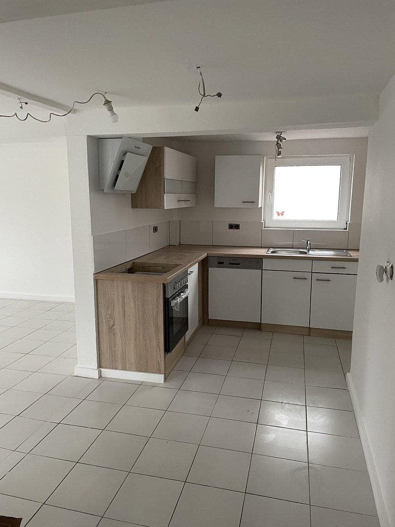 Pronájem domu 211 m², pozemek 100 m², Falltorstr. 2, Bruchköbel, Hessen Pronájem domu 211 m², pozemek 100 m², Falltorstr. 2, Bruchköbel, Hessen