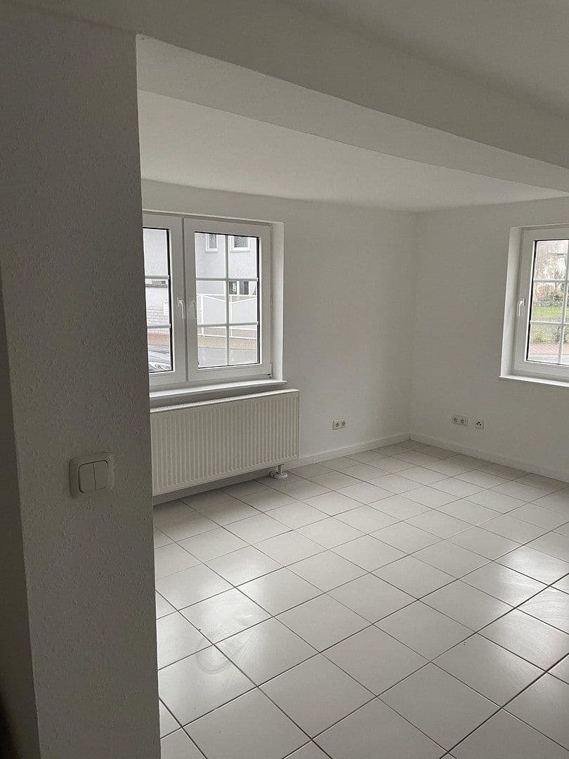 Pronájem domu 211 m², pozemek 100 m², Falltorstr. 2, Bruchköbel, Hessen Pronájem domu 211 m², pozemek 100 m², Falltorstr. 2, Bruchköbel, Hessen