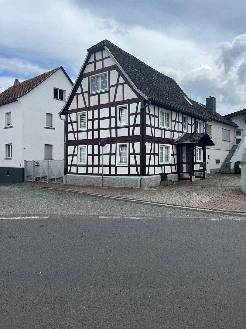 Pronájem domu 211 m², pozemek 100 m², Falltorstr. 2, Bruchköbel, Hessen Pronájem domu 211 m², pozemek 100 m², Falltorstr. 2, Bruchköbel, Hessen