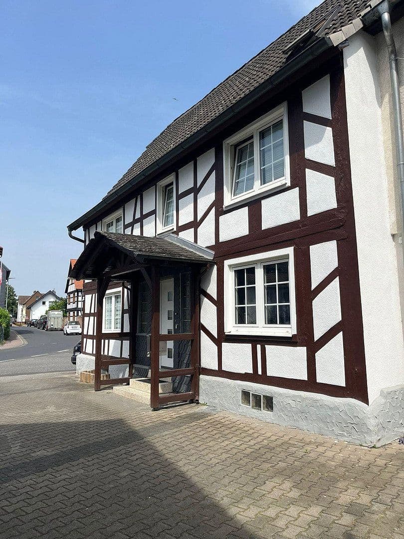 Pronájem domu 211 m², pozemek 100 m², Falltorstr. 2, Bruchköbel, Hessen Pronájem domu 211 m², pozemek 100 m², Falltorstr. 2, Bruchköbel, Hessen