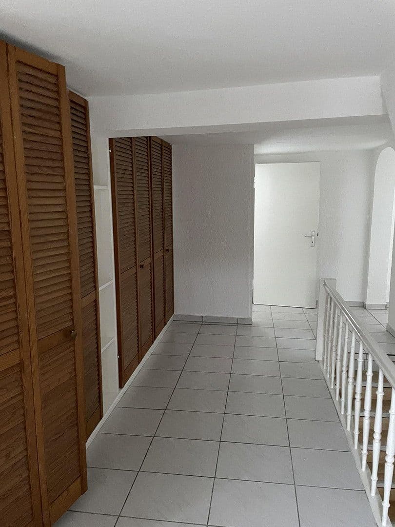 Pronájem domu 211 m², pozemek 100 m², Falltorstr. 2, Bruchköbel, Hessen Pronájem domu 211 m², pozemek 100 m², Falltorstr. 2, Bruchköbel, Hessen