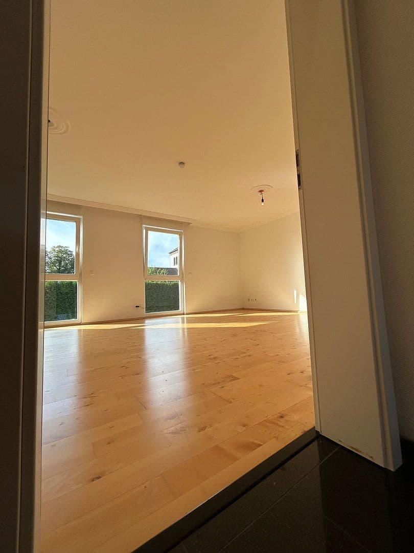 Pronájem domu 186 m², pozemek 384 m², Leverkusen, Severní Porýní-Vestfálsko Pronájem domu 186 m², pozemek 384 m², Leverkusen, Severní Porýní-Vestfálsko