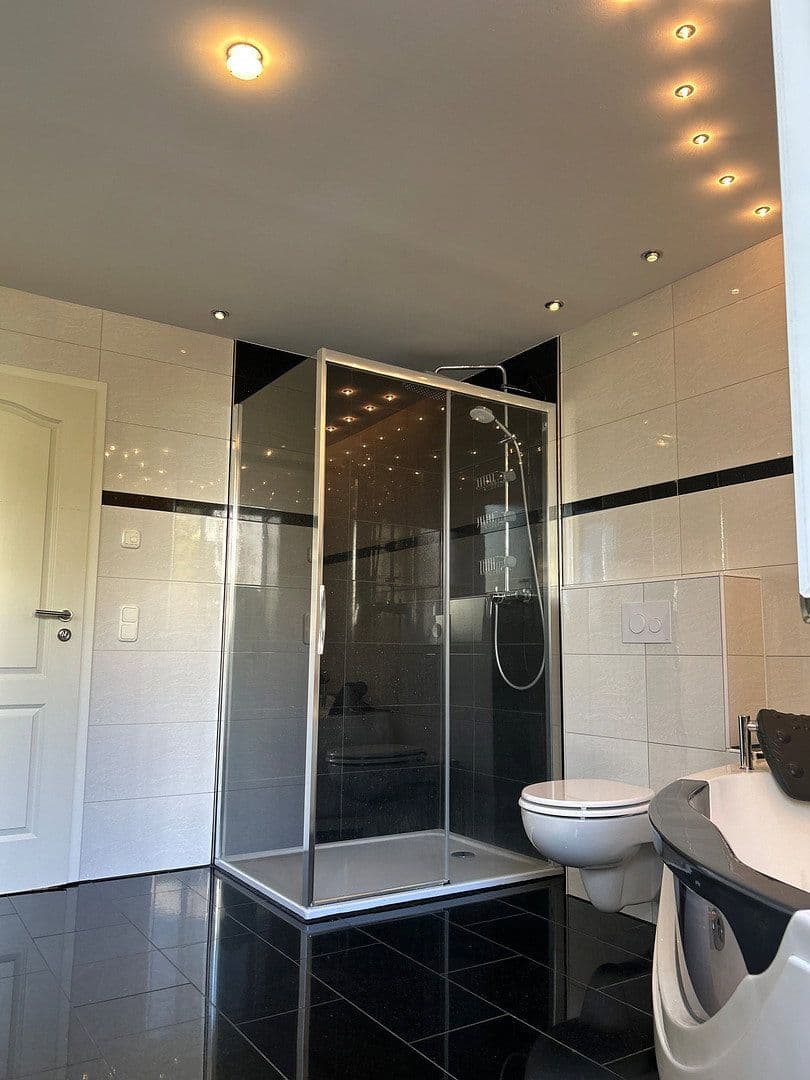 Pronájem domu 186 m², pozemek 384 m², Leverkusen, Severní Porýní-Vestfálsko Pronájem domu 186 m², pozemek 384 m², Leverkusen, Severní Porýní-Vestfálsko