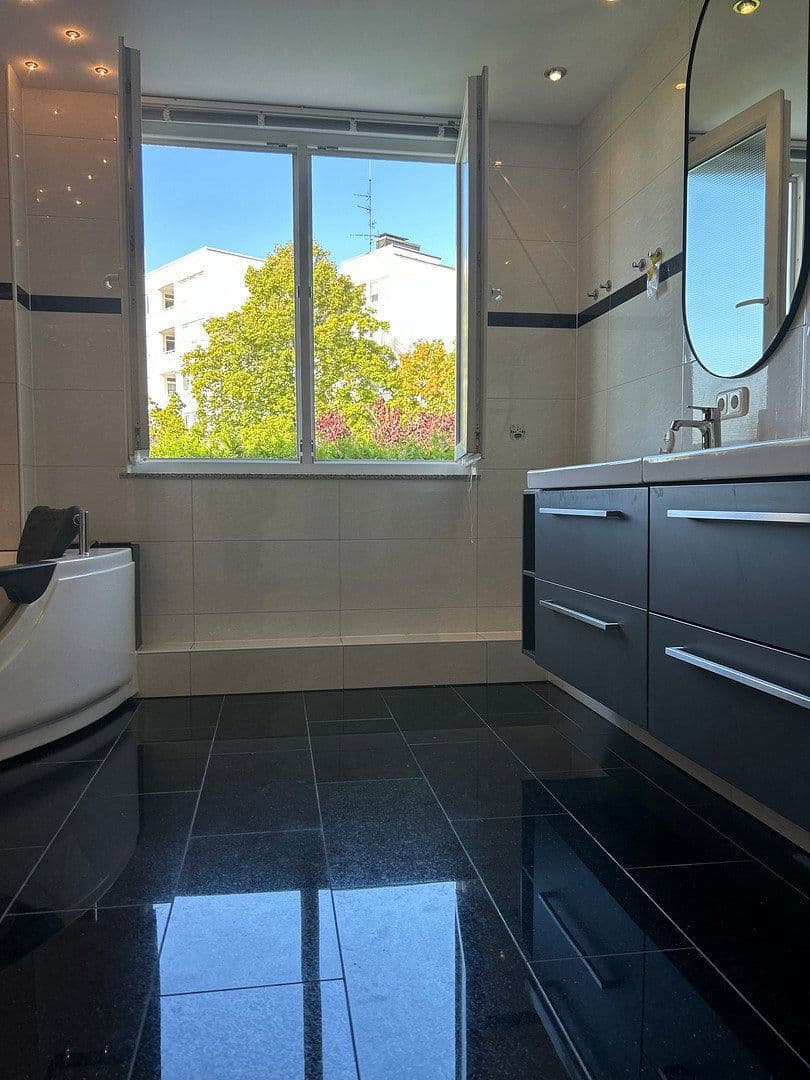 Pronájem domu 186 m², pozemek 384 m², Leverkusen, Severní Porýní-Vestfálsko Pronájem domu 186 m², pozemek 384 m², Leverkusen, Severní Porýní-Vestfálsko