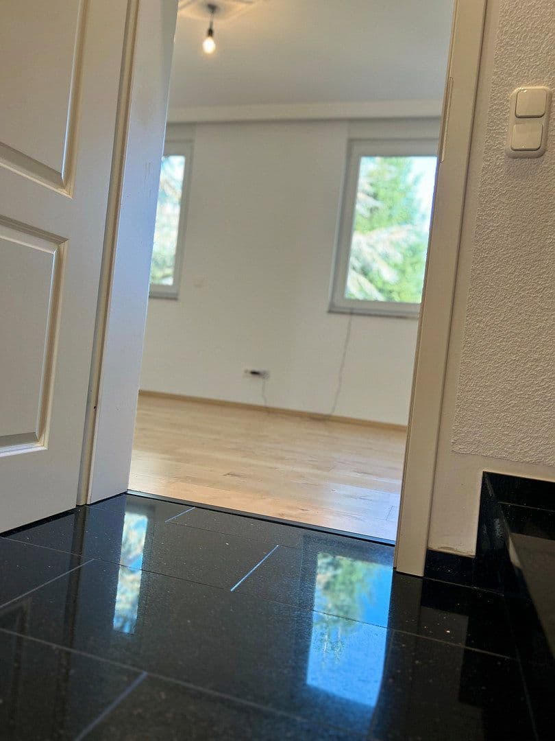 Pronájem domu 186 m², pozemek 384 m², Leverkusen, Severní Porýní-Vestfálsko Pronájem domu 186 m², pozemek 384 m², Leverkusen, Severní Porýní-Vestfálsko