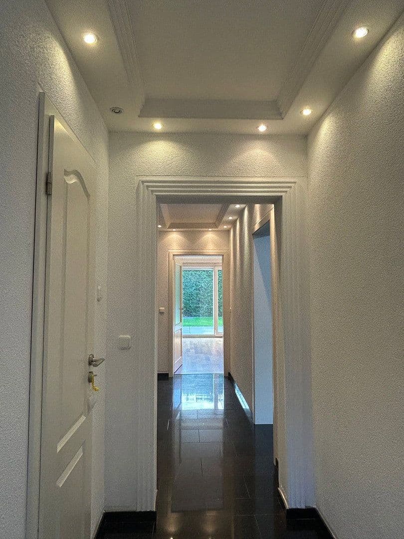 Pronájem domu 186 m², pozemek 384 m², Leverkusen, Severní Porýní-Vestfálsko Pronájem domu 186 m², pozemek 384 m², Leverkusen, Severní Porýní-Vestfálsko