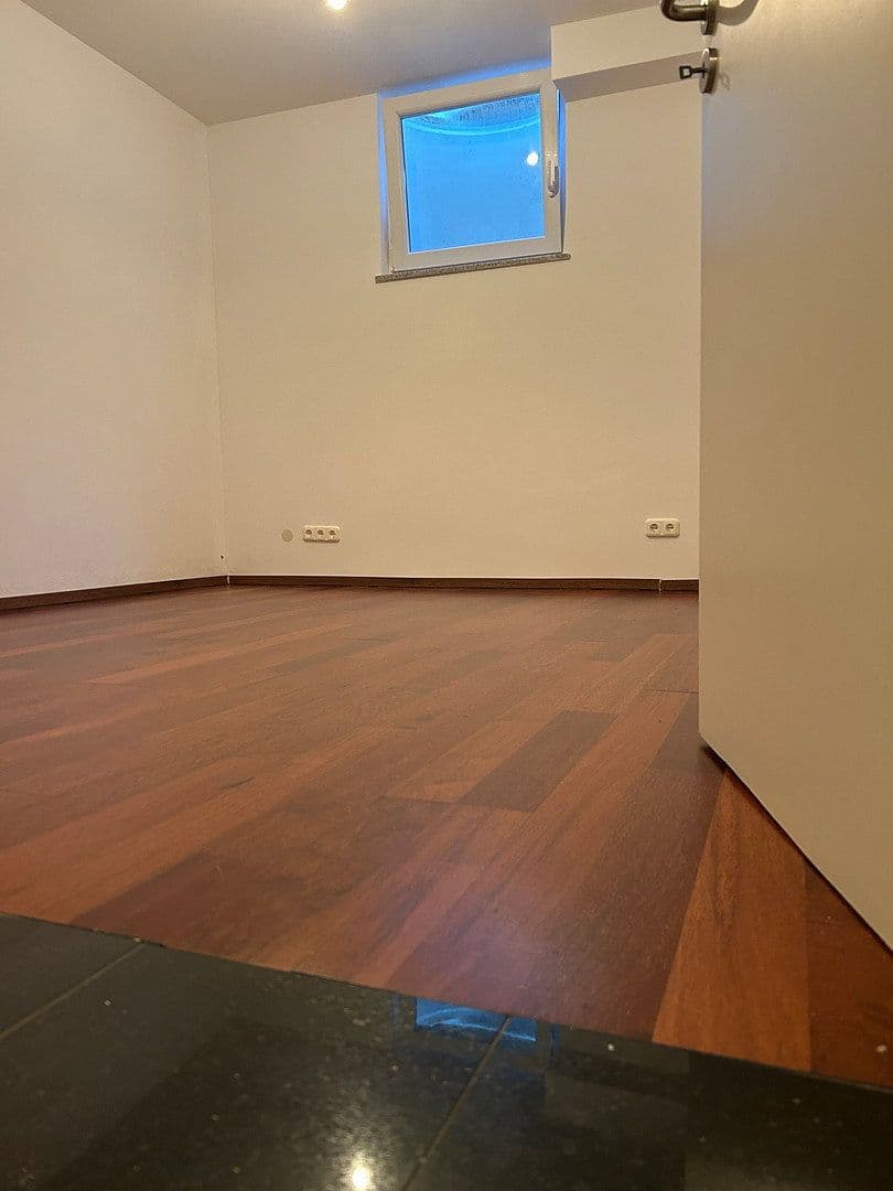 Pronájem domu 186 m², pozemek 384 m², Leverkusen, Severní Porýní-Vestfálsko Pronájem domu 186 m², pozemek 384 m², Leverkusen, Severní Porýní-Vestfálsko