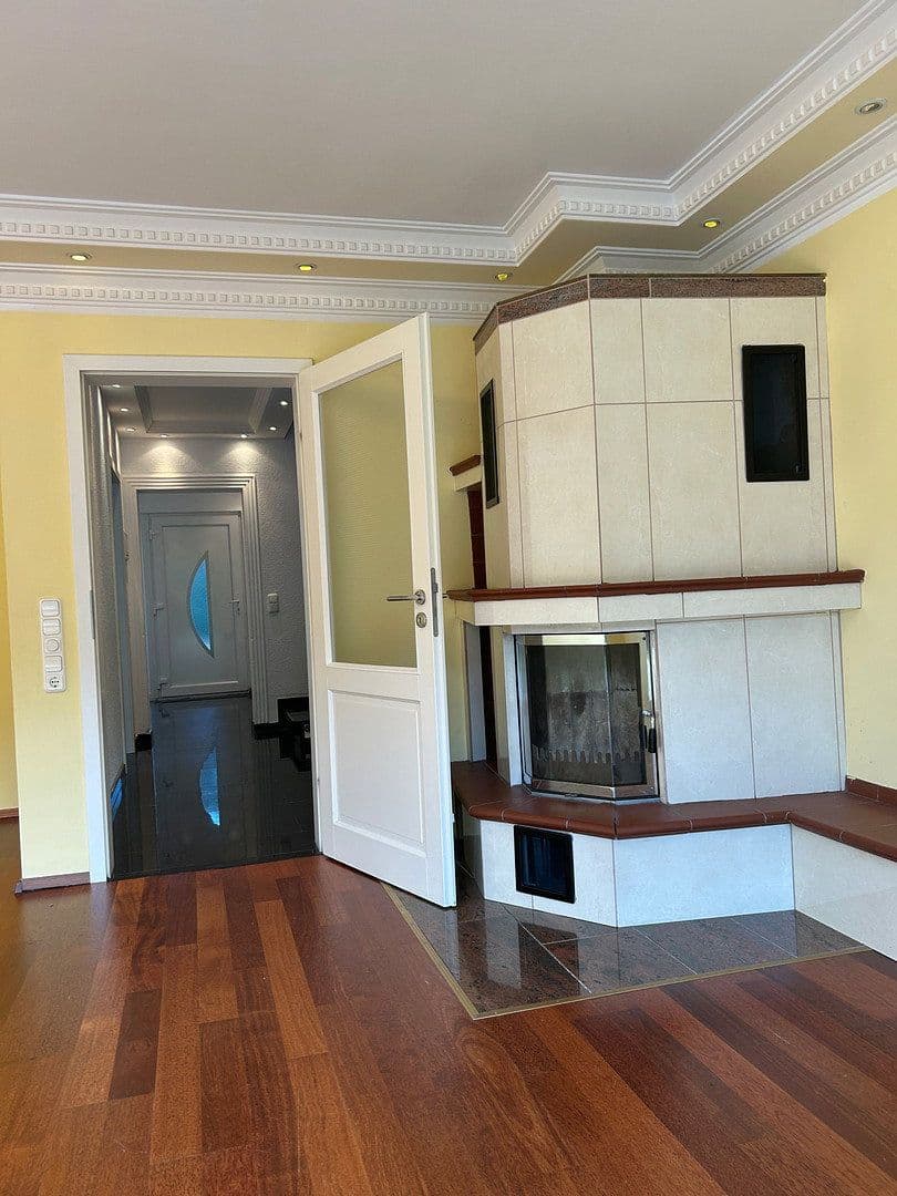 Pronájem domu 186 m², pozemek 384 m², Leverkusen, Severní Porýní-Vestfálsko Pronájem domu 186 m², pozemek 384 m², Leverkusen, Severní Porýní-Vestfálsko