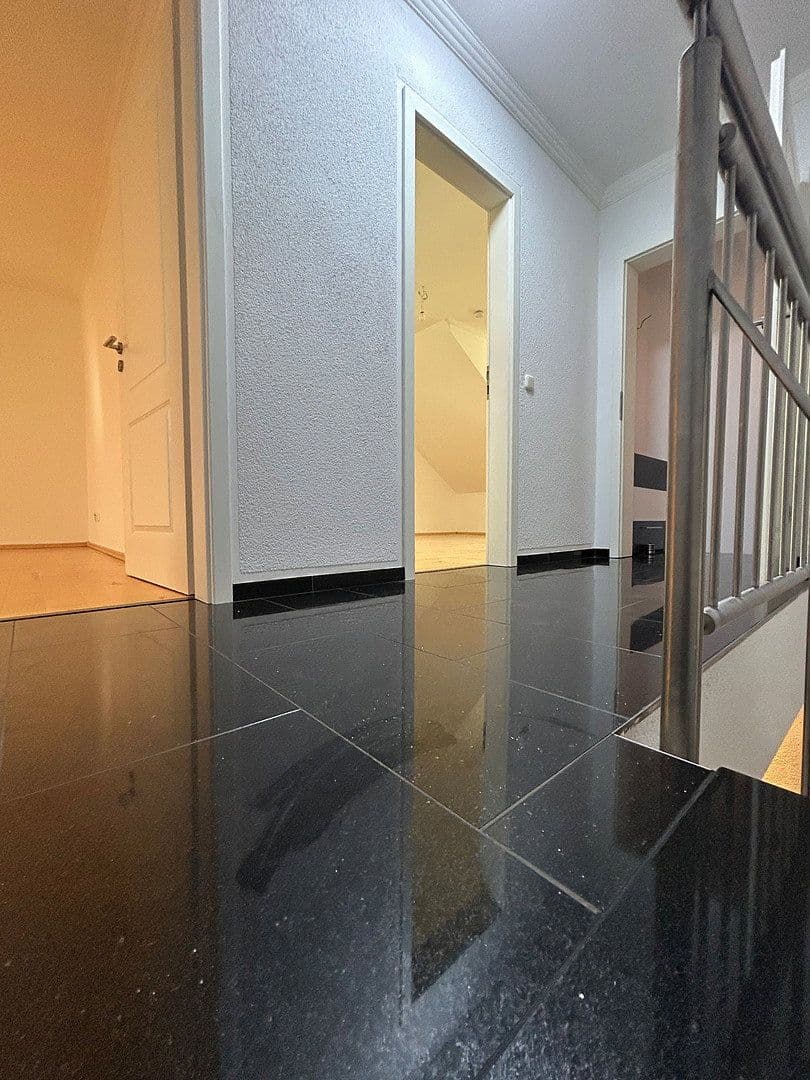 Pronájem domu 186 m², pozemek 384 m², Leverkusen, Severní Porýní-Vestfálsko Pronájem domu 186 m², pozemek 384 m², Leverkusen, Severní Porýní-Vestfálsko
