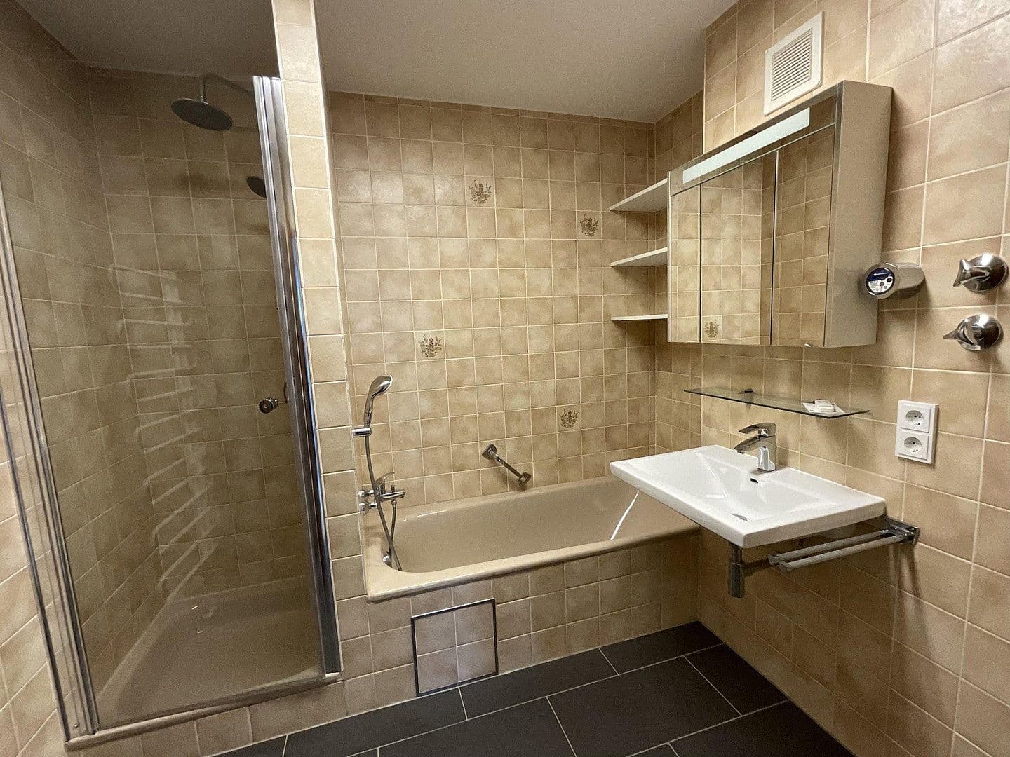 Pronájem bytu 3+1 92 m², Stadtbergen, Bavorsko Pronájem bytu 3+1 92 m², Stadtbergen, Bavorsko