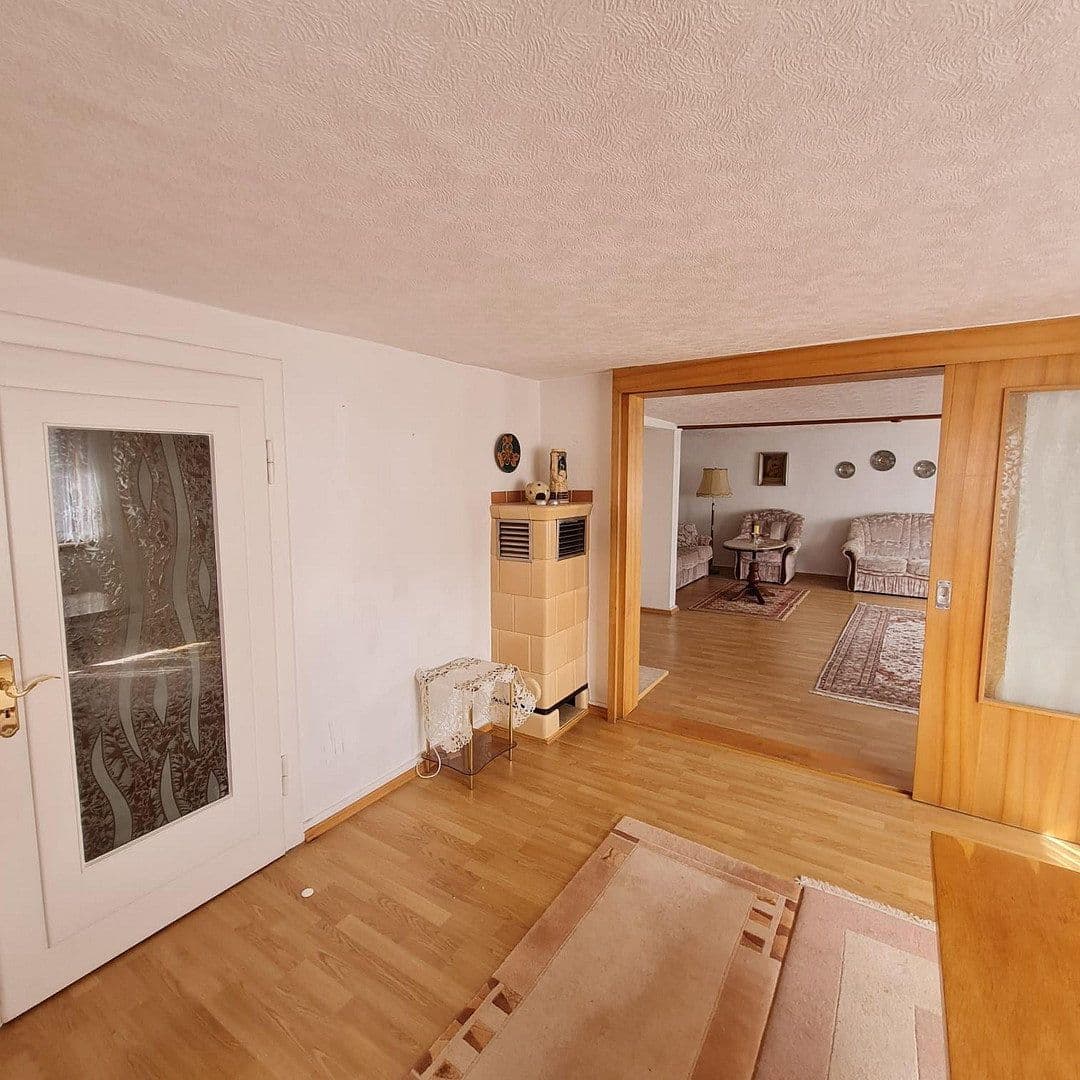 Prodej domu 158 m², pozemek 1.030 m², Hauptstraße 37, Steinbach-Hallenberg, Durynsko Prodej domu 158 m², pozemek 1.030 m², Hauptstraße 37, Steinbach-Hallenberg, Durynsko