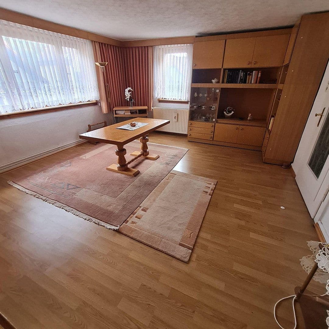 Prodej domu 158 m², pozemek 1.030 m², Hauptstraße 37, Steinbach-Hallenberg, Durynsko Prodej domu 158 m², pozemek 1.030 m², Hauptstraße 37, Steinbach-Hallenberg, Durynsko