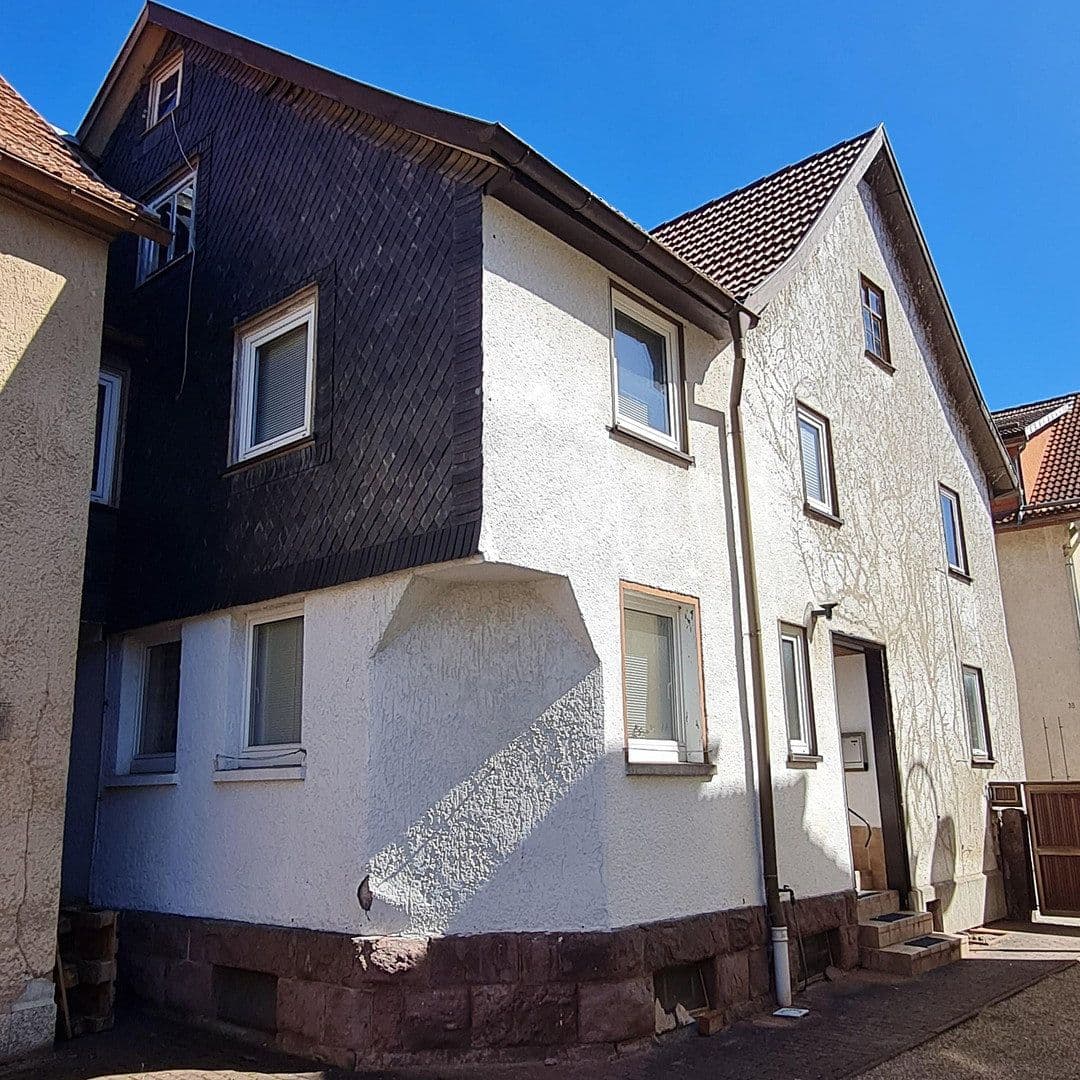 Prodej domu 158 m², pozemek 1.030 m², Hauptstraße 37, Steinbach-Hallenberg, Durynsko Prodej domu 158 m², pozemek 1.030 m², Hauptstraße 37, Steinbach-Hallenberg, Durynsko