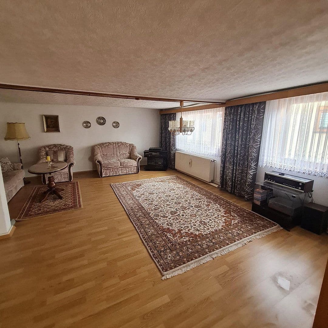 Prodej domu 158 m², pozemek 1.030 m², Hauptstraße 37, Steinbach-Hallenberg, Durynsko Prodej domu 158 m², pozemek 1.030 m², Hauptstraße 37, Steinbach-Hallenberg, Durynsko