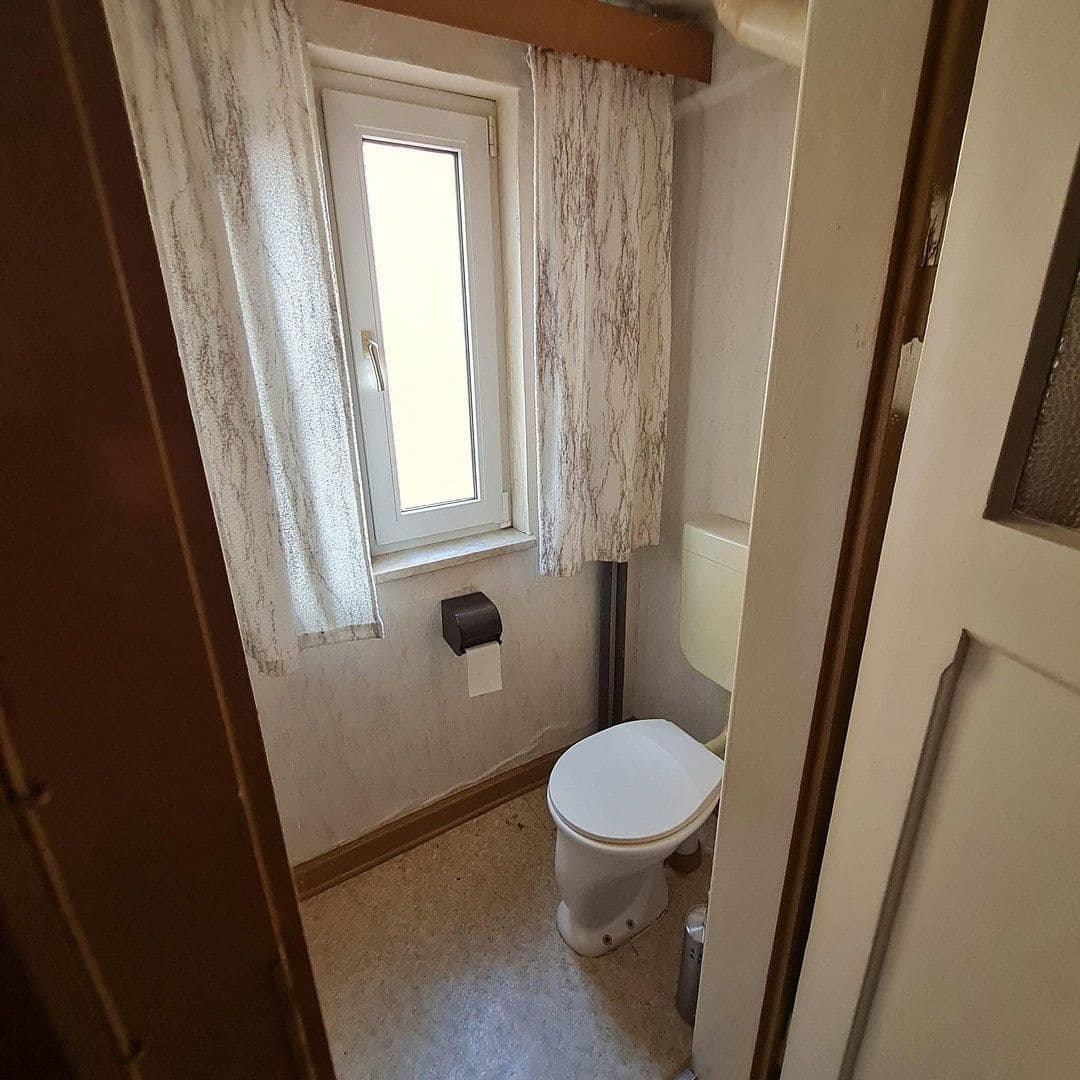 Prodej domu 158 m², pozemek 1.030 m², Hauptstraße 37, Steinbach-Hallenberg, Durynsko Prodej domu 158 m², pozemek 1.030 m², Hauptstraße 37, Steinbach-Hallenberg, Durynsko