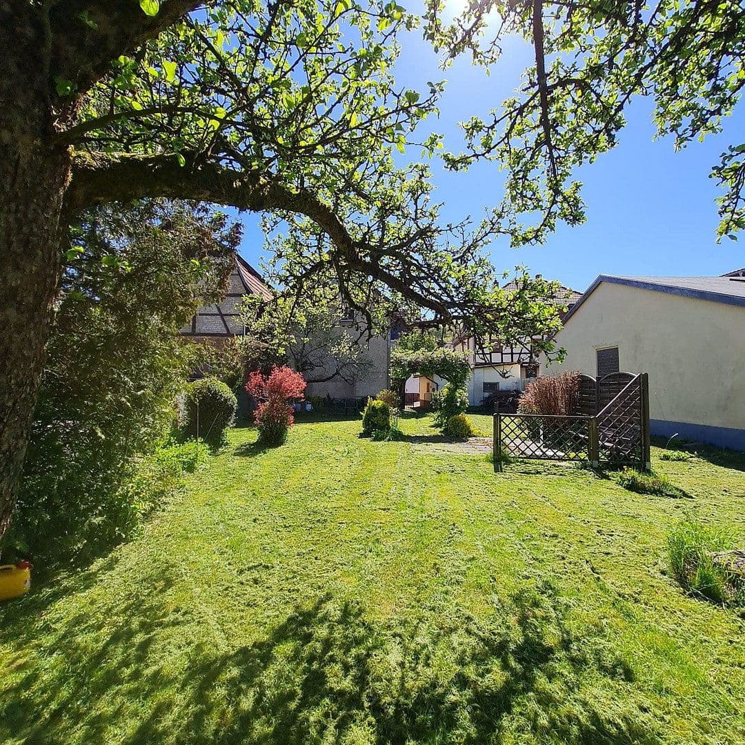 Prodej domu 158 m², pozemek 1.030 m², Hauptstraße 37, Steinbach-Hallenberg, Durynsko Prodej domu 158 m², pozemek 1.030 m², Hauptstraße 37, Steinbach-Hallenberg, Durynsko