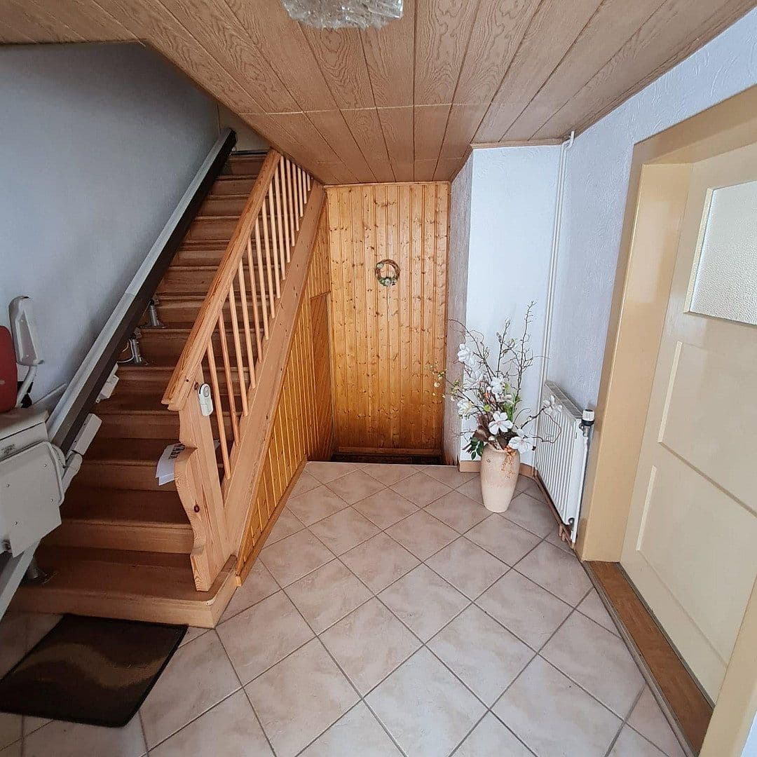 Prodej domu 158 m², pozemek 1.030 m², Hauptstraße 37, Steinbach-Hallenberg, Durynsko Prodej domu 158 m², pozemek 1.030 m², Hauptstraße 37, Steinbach-Hallenberg, Durynsko