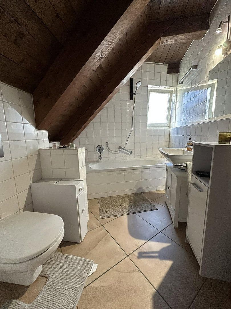 Pronájem bytu 2+1 77 m², Traubenstraße 27, Weinstadt, Bádensko-Württembersko Pronájem bytu 2+1 77 m², Traubenstraße 27, Weinstadt, Bádensko-Württembersko