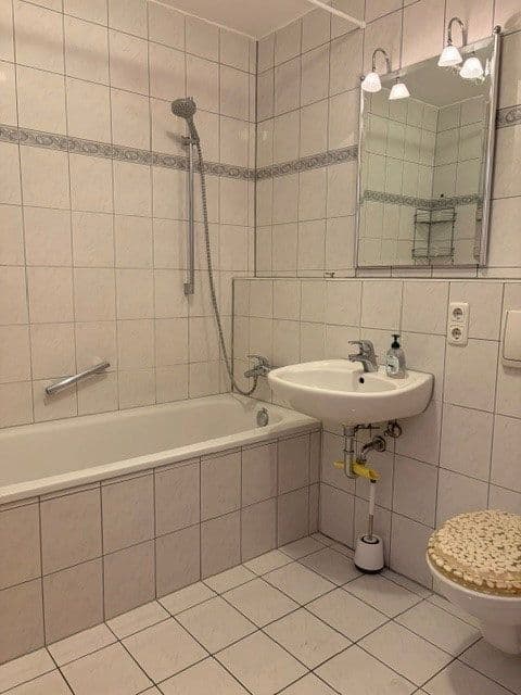 Prodej bytu 2+1 64 m², Kistlerhofstr. 82, München, Bavorsko Prodej bytu 2+1 64 m², Kistlerhofstr. 82, München, Bavorsko