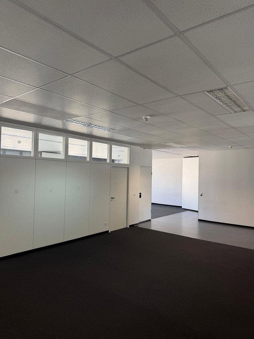 Pronájem kanceláře 270 m², Breitwiesenstraße 13, Stuttgart, Bádensko-Württembersko Pronájem kanceláře 270 m², Breitwiesenstraße 13, Stuttgart, Bádensko-Württembersko