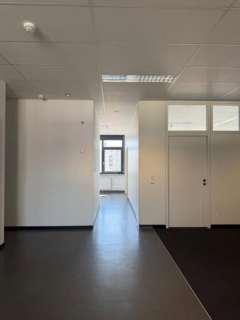 Pronájem kanceláře 270 m², Breitwiesenstraße 13, Stuttgart, Bádensko-Württembersko Pronájem kanceláře 270 m², Breitwiesenstraße 13, Stuttgart, Bádensko-Württembersko