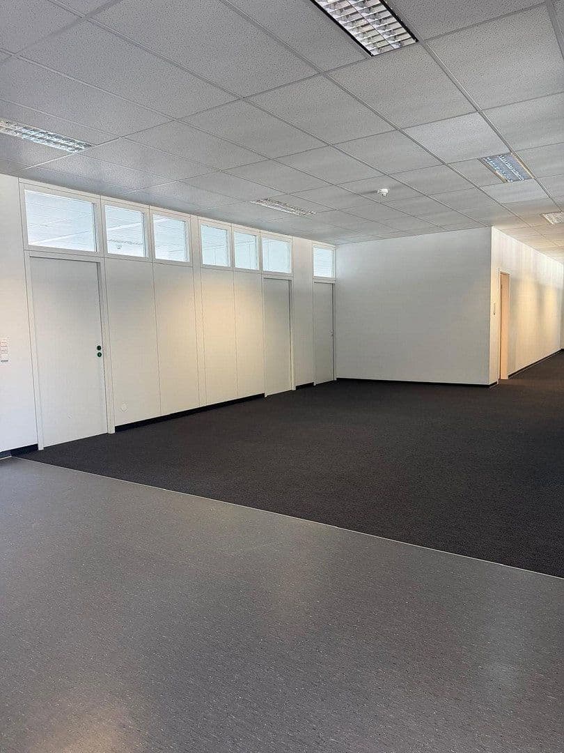 Pronájem kanceláře 270 m², Breitwiesenstraße 13, Stuttgart, Bádensko-Württembersko Pronájem kanceláře 270 m², Breitwiesenstraße 13, Stuttgart, Bádensko-Württembersko