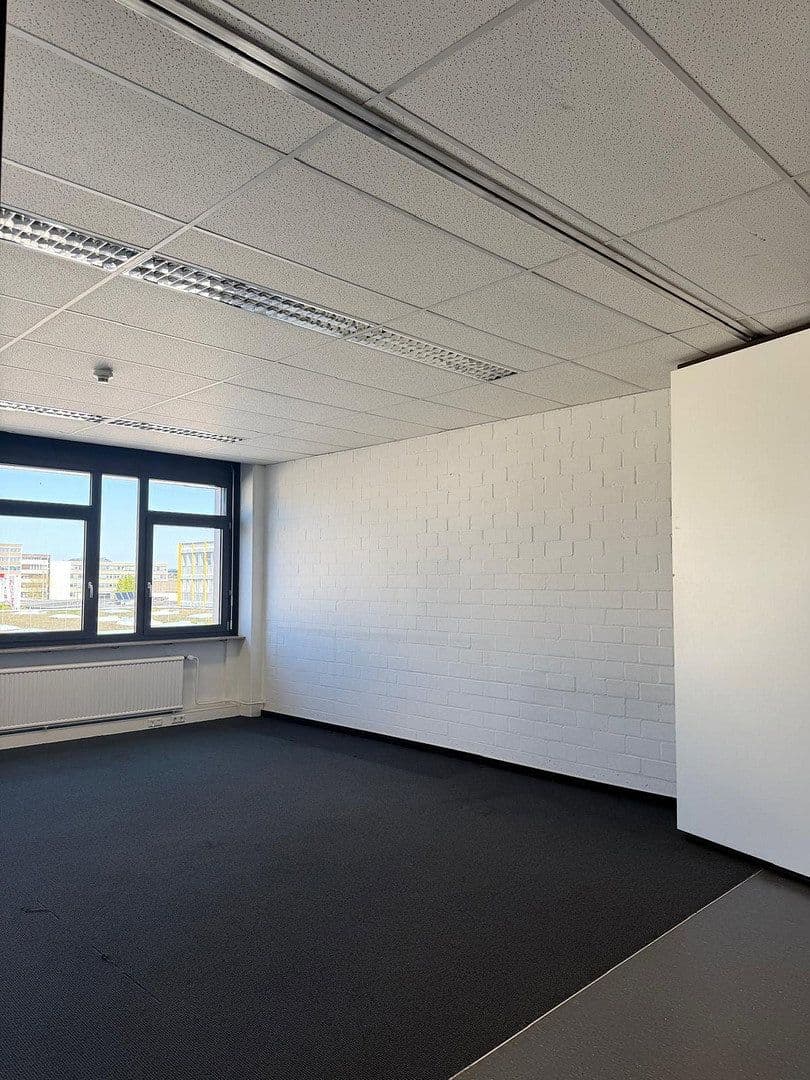 Pronájem kanceláře 270 m², Breitwiesenstraße 13, Stuttgart, Bádensko-Württembersko Pronájem kanceláře 270 m², Breitwiesenstraße 13, Stuttgart, Bádensko-Württembersko