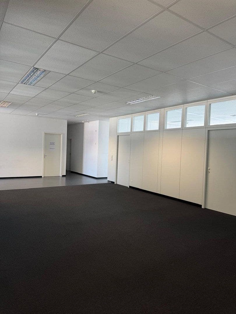 Pronájem kanceláře 270 m², Breitwiesenstraße 13, Stuttgart, Bádensko-Württembersko Pronájem kanceláře 270 m², Breitwiesenstraße 13, Stuttgart, Bádensko-Württembersko