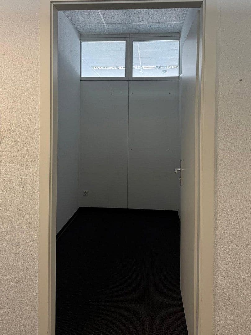 Pronájem kanceláře 270 m², Breitwiesenstraße 13, Stuttgart, Bádensko-Württembersko Pronájem kanceláře 270 m², Breitwiesenstraße 13, Stuttgart, Bádensko-Württembersko
