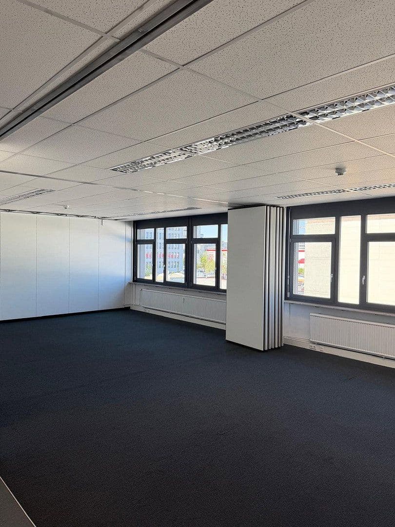 Pronájem kanceláře 270 m², Breitwiesenstraße 13, Stuttgart, Bádensko-Württembersko Pronájem kanceláře 270 m², Breitwiesenstraße 13, Stuttgart, Bádensko-Württembersko