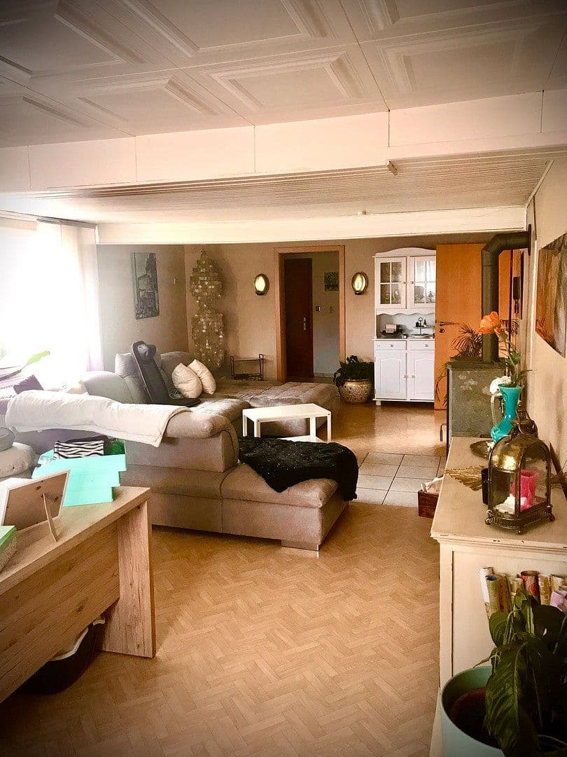 Prodej domu 400 m², pozemek 1.980 m², Vogelsbergstrasse, 48, Ulrichstein, Hessen Prodej domu 400 m², pozemek 1.980 m², Vogelsbergstrasse, 48, Ulrichstein, Hessen