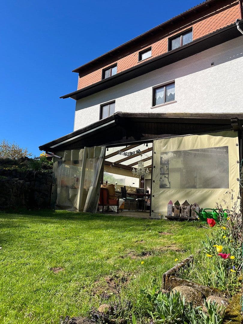 Prodej domu 400 m², pozemek 1.980 m², Vogelsbergstrasse, 48, Ulrichstein, Hessen Prodej domu 400 m², pozemek 1.980 m², Vogelsbergstrasse, 48, Ulrichstein, Hessen