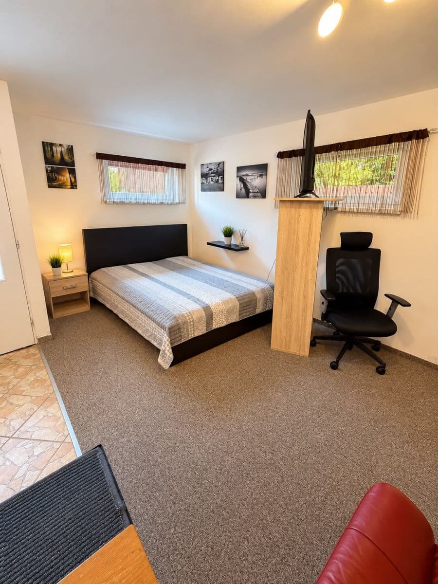 Pronájem bytu 1+kk 30 m², Za Šmatlíkem, Praha, Praha Pronájem bytu 1+kk 30 m², Za Šmatlíkem, Praha, Praha