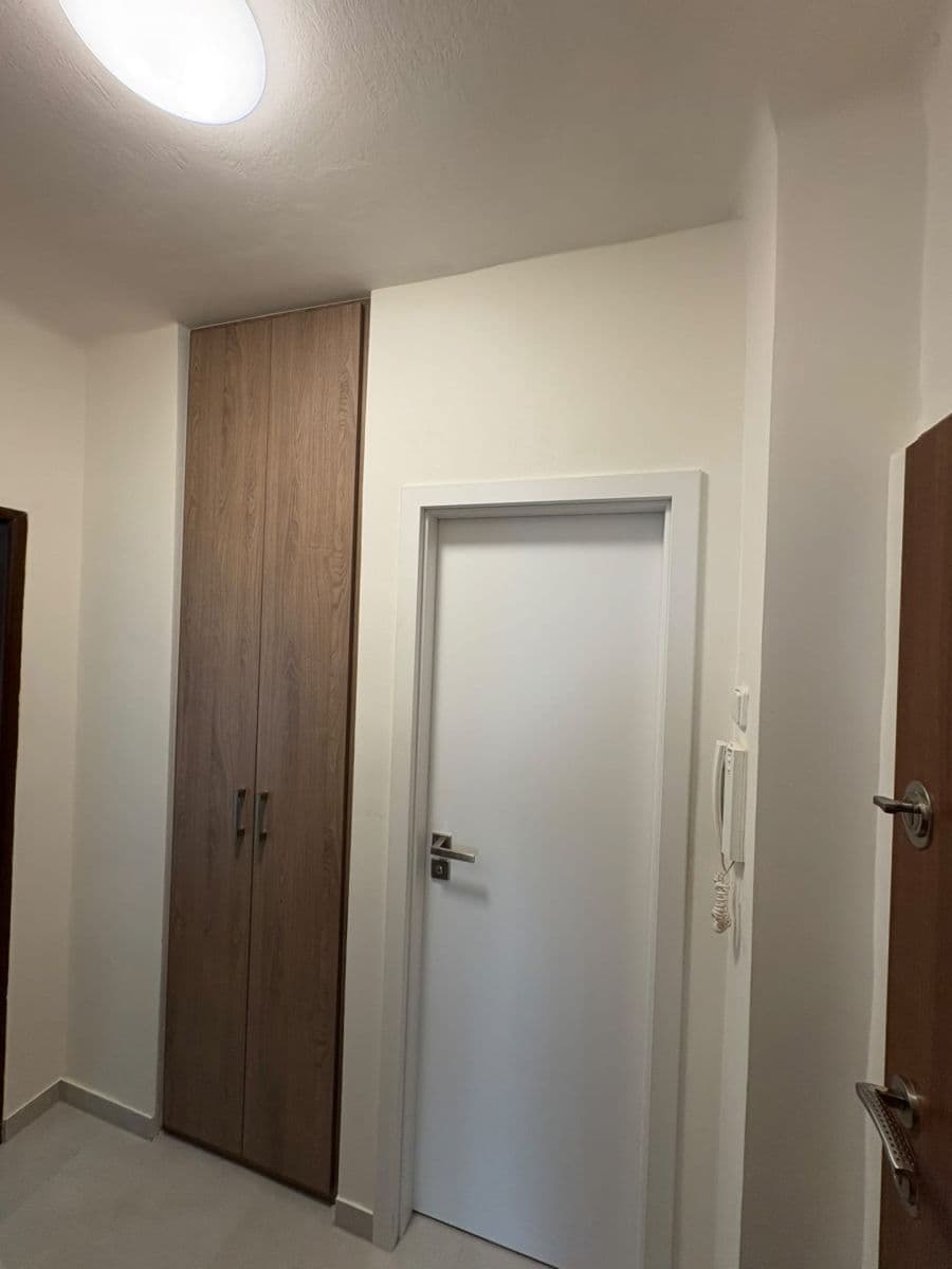 Prodej bytu 2+1 64 m², Karpatská, Praha, Praha Prodej bytu 2+1 64 m², Karpatská, Praha, Praha