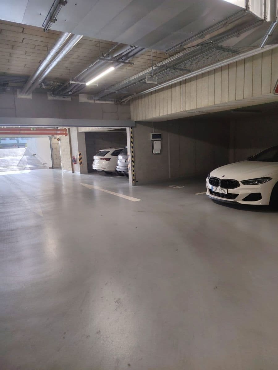 Pronájem garáže 12 m², Ústecká, Praha, Praha Pronájem garáže 12 m², Ústecká, Praha, Praha