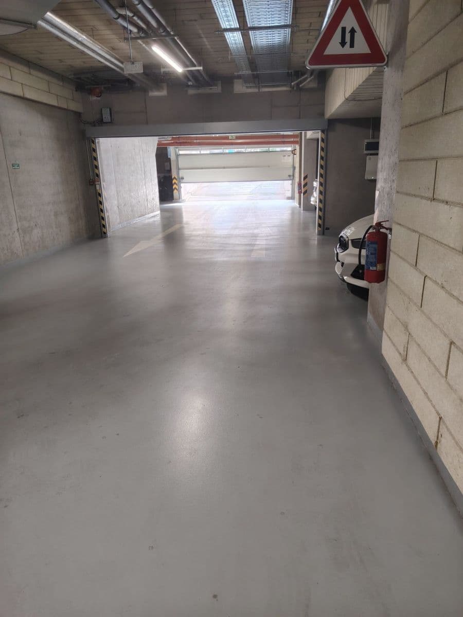 Pronájem garáže 12 m², Ústecká, Praha, Praha Pronájem garáže 12 m², Ústecká, Praha, Praha