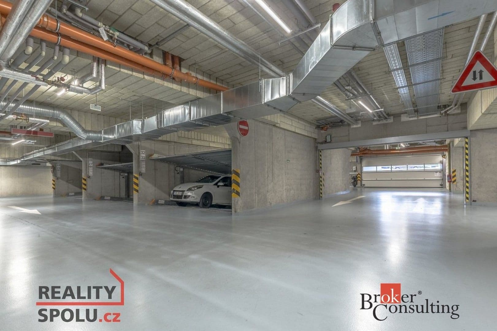 Pronájem garáže 12 m², Ústecká, Praha, Praha Pronájem garáže 12 m², Ústecká, Praha, Praha