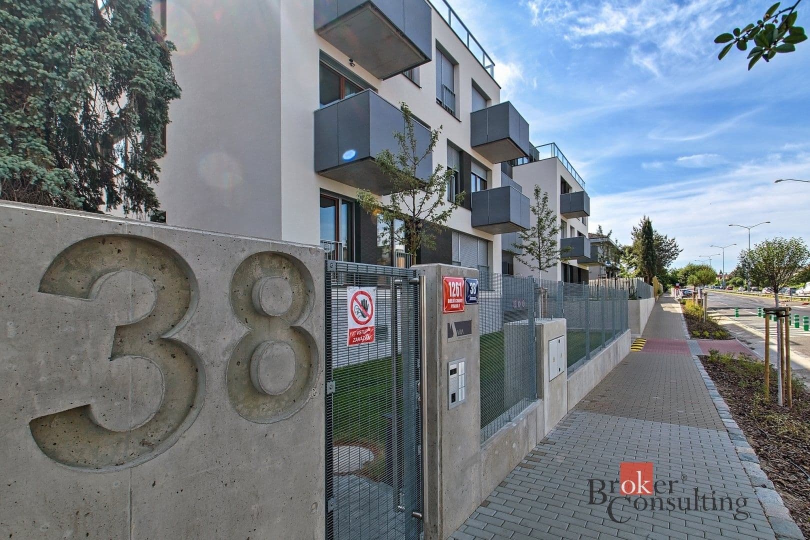 Pronájem garáže 12 m², Ústecká, Praha, Praha Pronájem garáže 12 m², Ústecká, Praha, Praha
