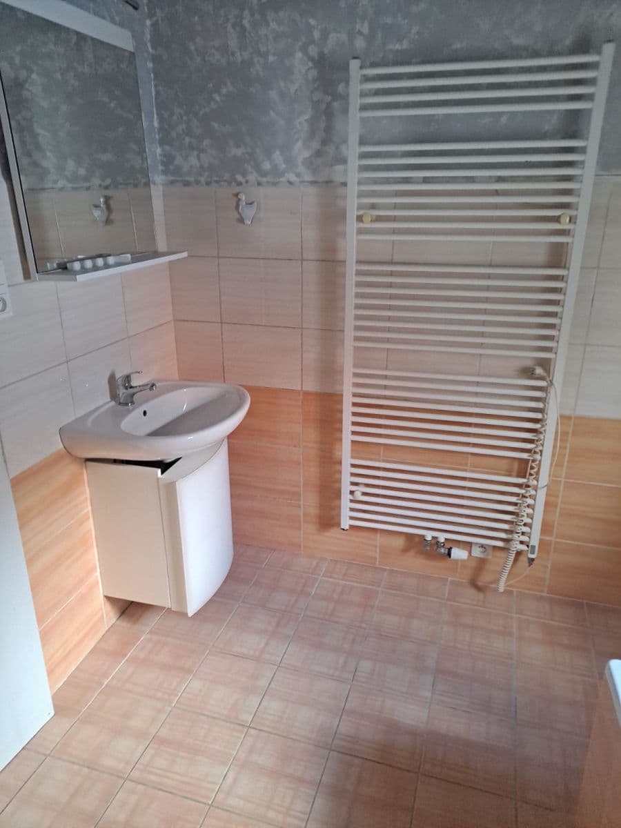 Pronájem bytu 2+1 60 m², Husova, Třeboň, Jihočeský kraj Pronájem bytu 2+1 60 m², Husova, Třeboň, Jihočeský kraj