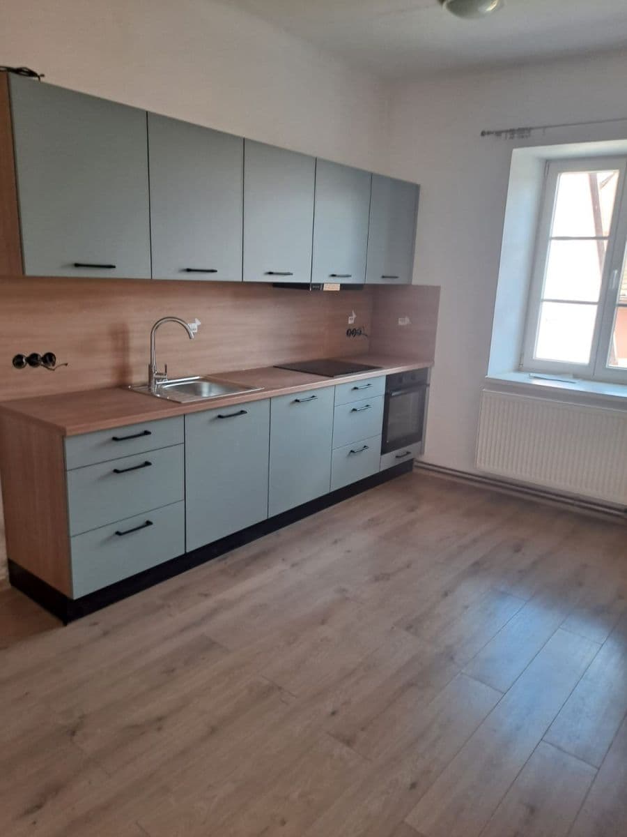 Pronájem bytu 2+1 60 m², Husova, Třeboň, Jihočeský kraj Pronájem bytu 2+1 60 m², Husova, Třeboň, Jihočeský kraj