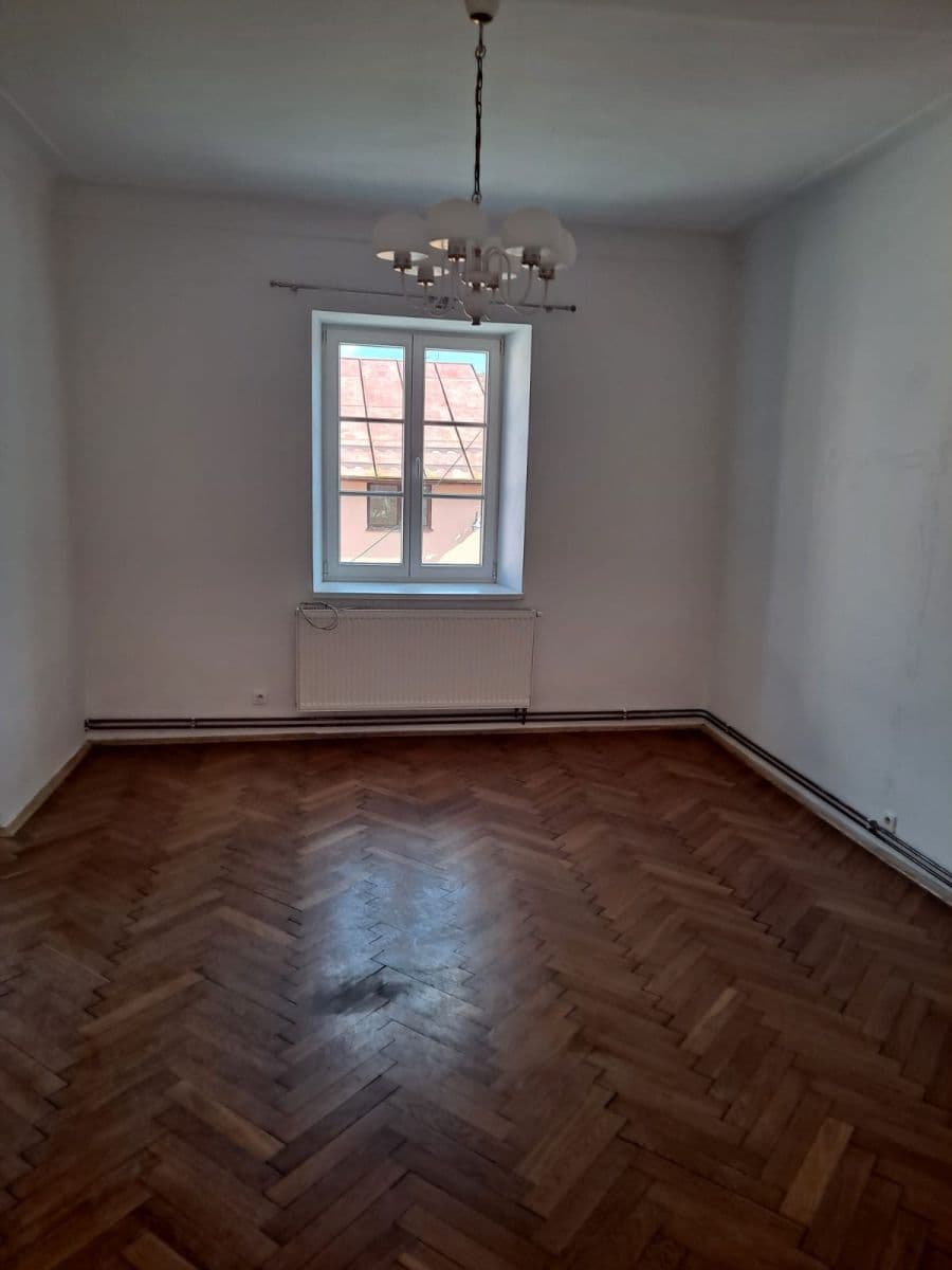 Pronájem bytu 2+1 60 m², Husova, Třeboň, Jihočeský kraj Pronájem bytu 2+1 60 m², Husova, Třeboň, Jihočeský kraj