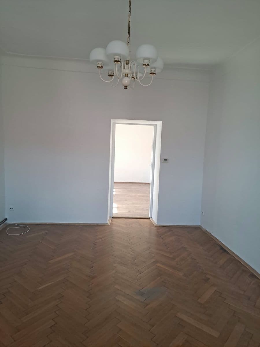 Pronájem bytu 2+1 60 m², Husova, Třeboň, Jihočeský kraj Pronájem bytu 2+1 60 m², Husova, Třeboň, Jihočeský kraj