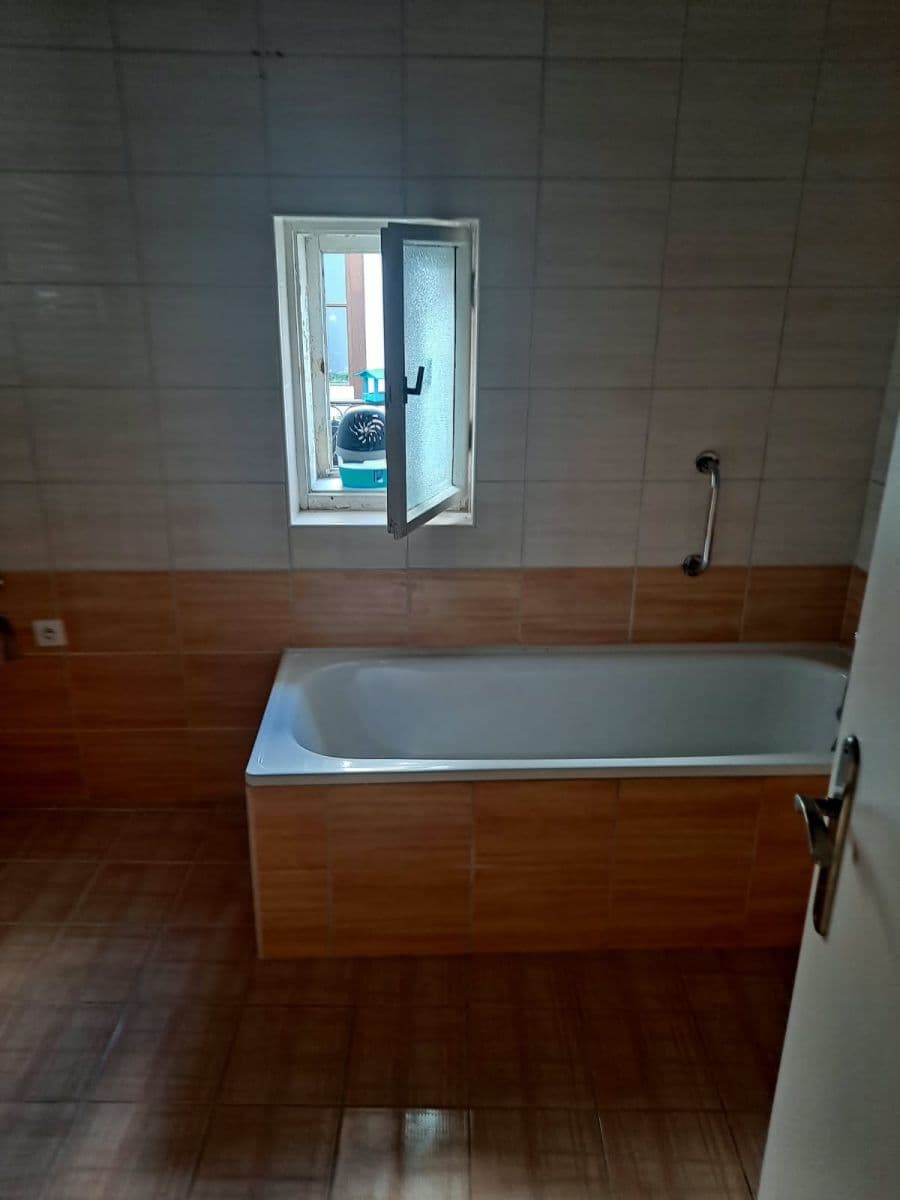Pronájem bytu 2+1 60 m², Husova, Třeboň, Jihočeský kraj Pronájem bytu 2+1 60 m², Husova, Třeboň, Jihočeský kraj