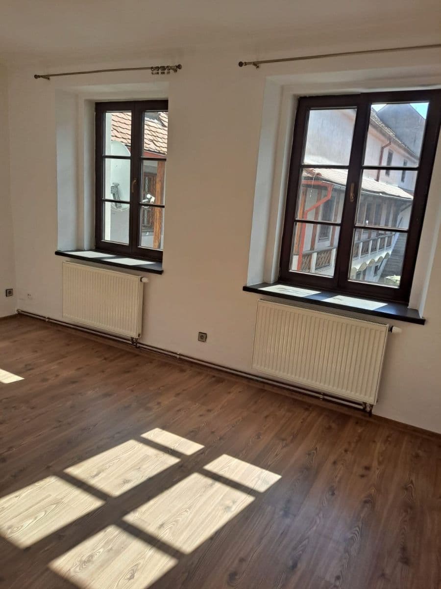 Pronájem bytu 2+1 60 m², Husova, Třeboň, Jihočeský kraj Pronájem bytu 2+1 60 m², Husova, Třeboň, Jihočeský kraj