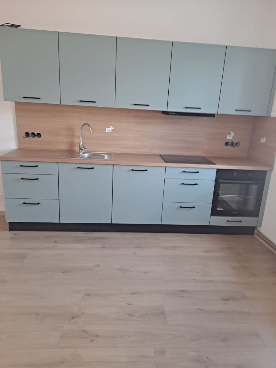 Pronájem bytu 2+1 60 m², Husova, Třeboň, Jihočeský kraj Pronájem bytu 2+1 60 m², Husova, Třeboň, Jihočeský kraj
