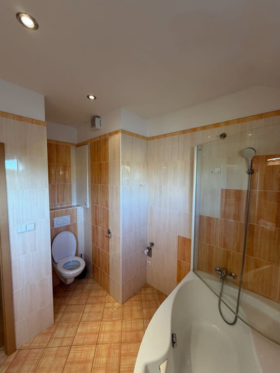 Pronájem bytu 4+kk 100 m², Chlumova, Jihlava, Kraj Vysočina Pronájem bytu 4+kk 100 m², Chlumova, Jihlava, Kraj Vysočina