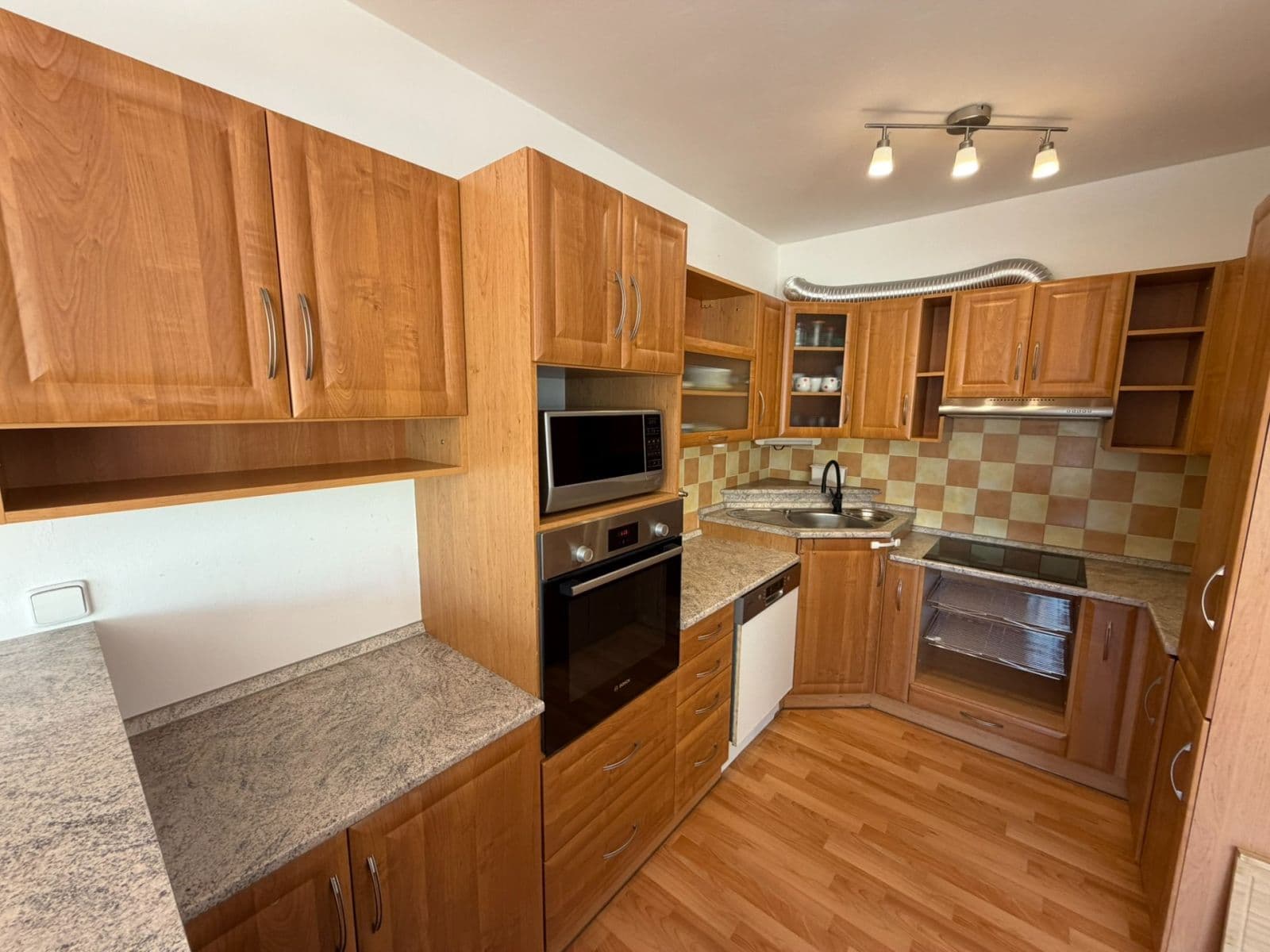 Pronájem bytu 4+kk 100 m², Chlumova, Jihlava, Kraj Vysočina Pronájem bytu 4+kk 100 m², Chlumova, Jihlava, Kraj Vysočina