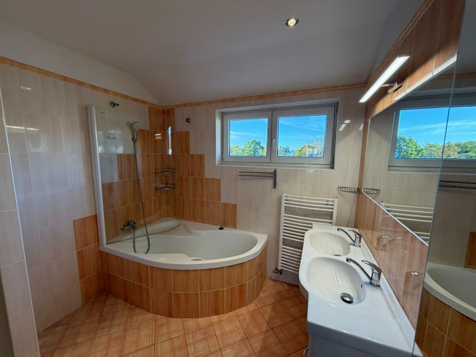 Pronájem bytu 4+kk 100 m², Chlumova, Jihlava, Kraj Vysočina Pronájem bytu 4+kk 100 m², Chlumova, Jihlava, Kraj Vysočina