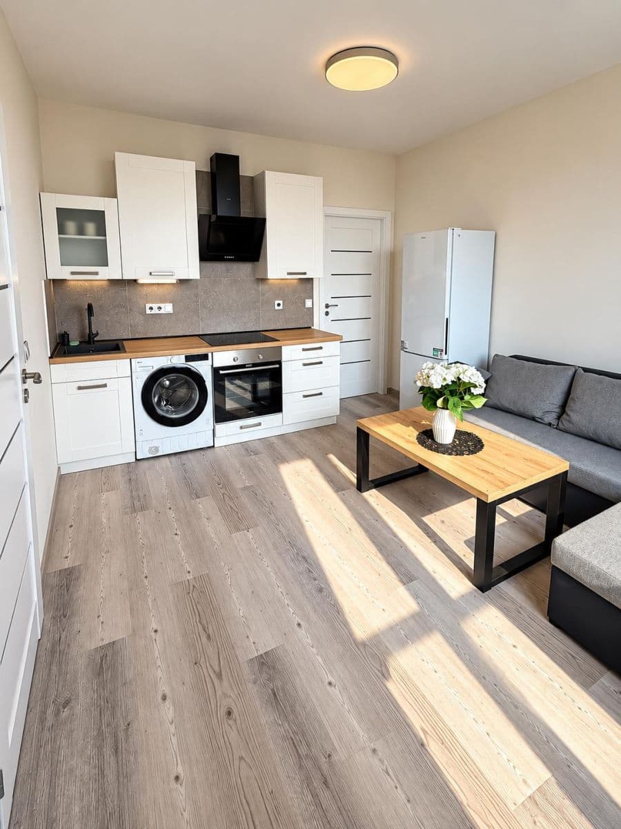 Pronájem bytu 2+kk 36 m², Železničářská, Česká Lípa, Liberecký kraj Pronájem bytu 2+kk 36 m², Železničářská, Česká Lípa, Liberecký kraj